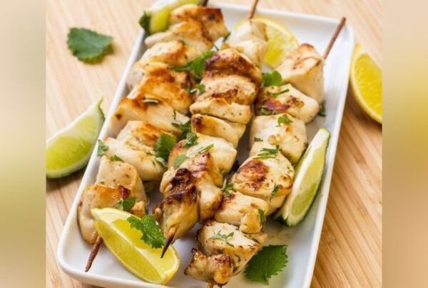 Brochette moelleuse de volaille mariné 
Se déguste chaud ou froid.
