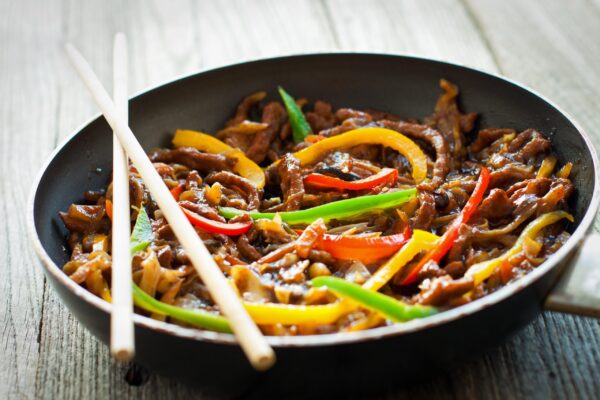 Wok de bœuf à la thaï,nouilles de riz..