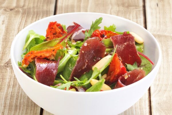 Salade gourmande bresaola de bœuf AOP..